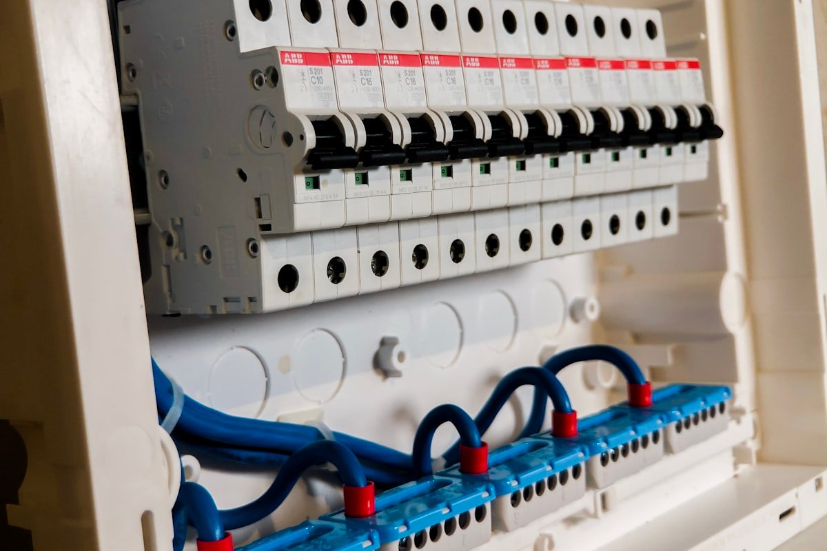 Circuit breakers for an electric boiler installation without mains gas