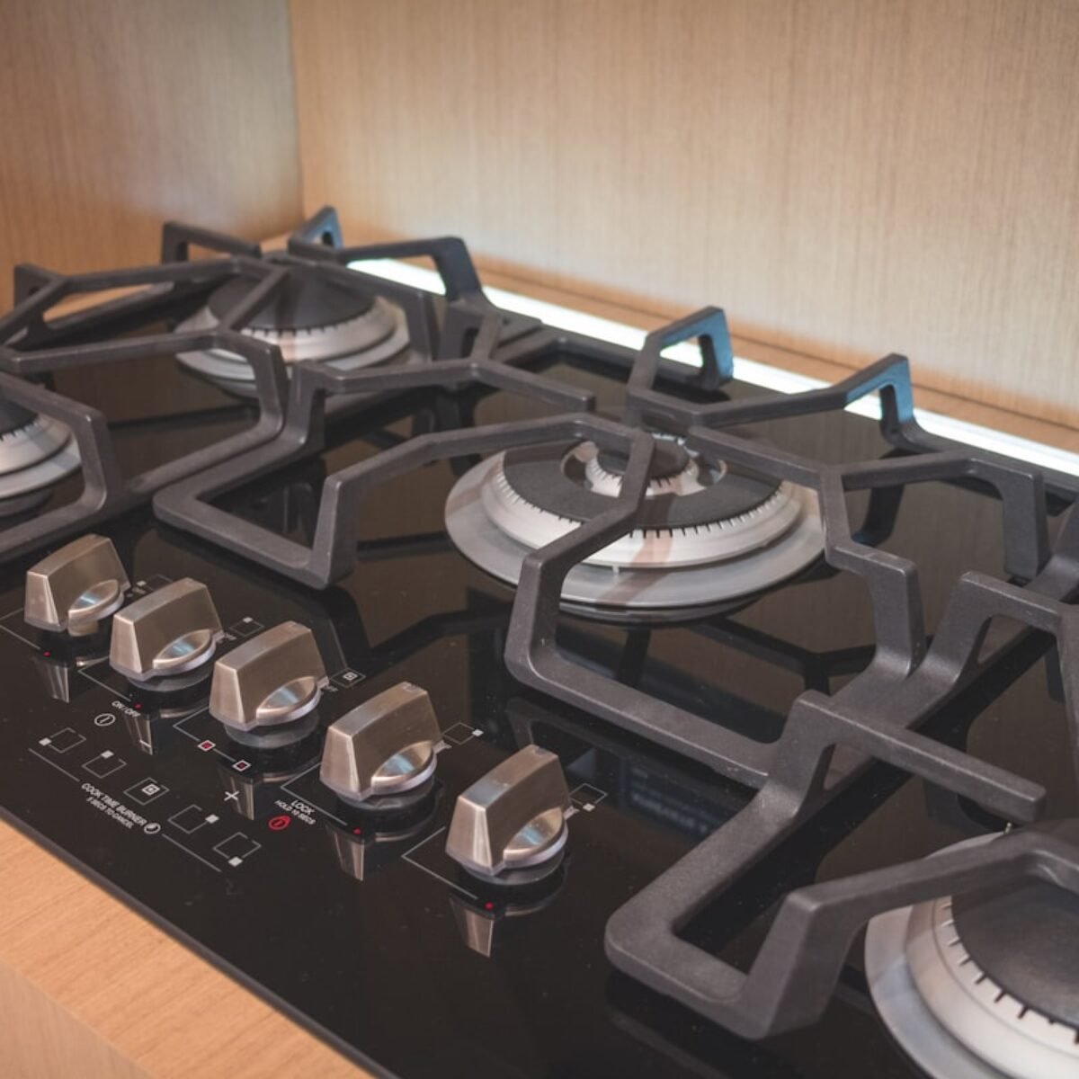 Black and silver gas hob appliance, square crop for gas hob installation hero